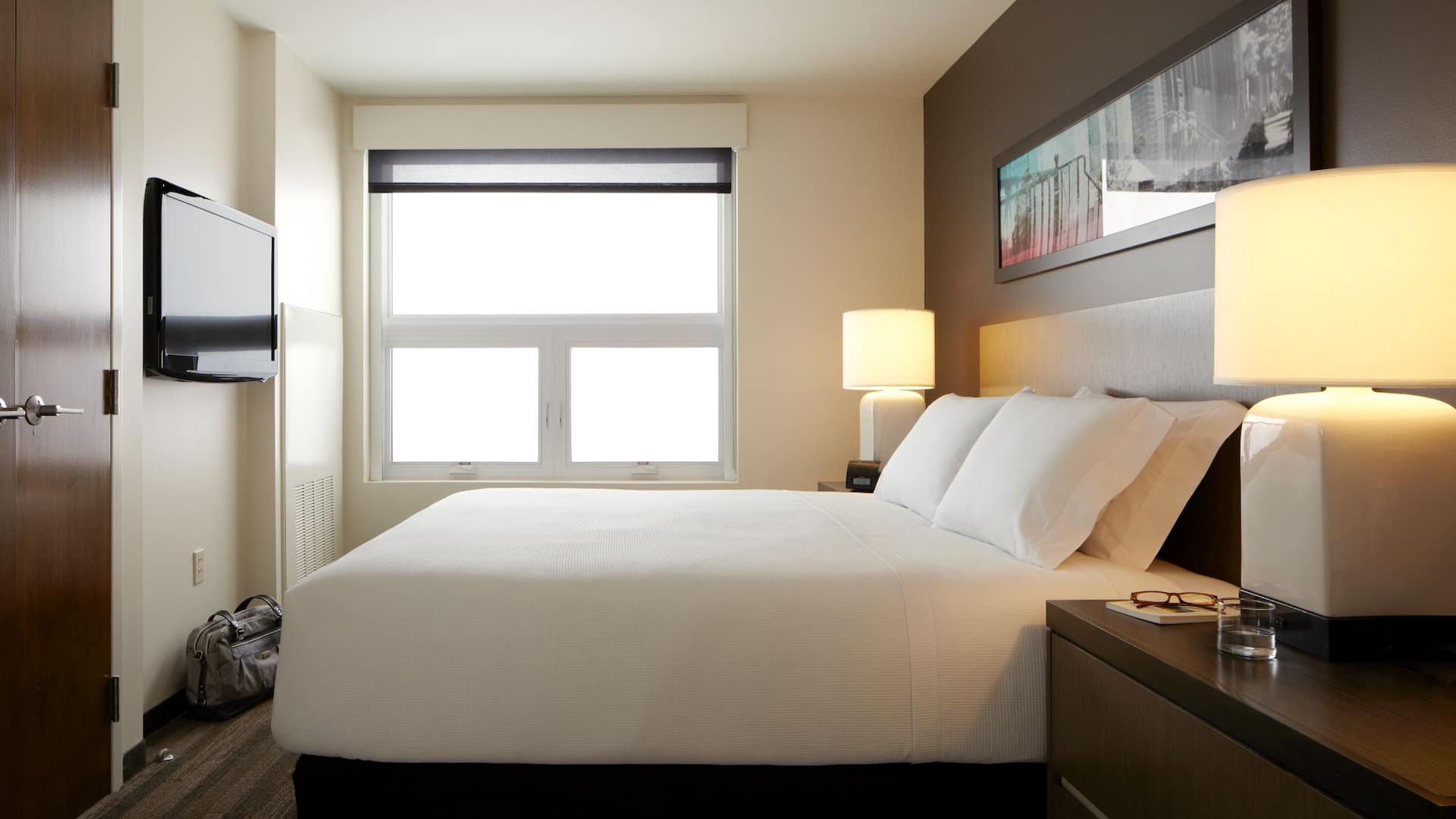 1 von 1 Hyatt House Hh_P050 One Room Suite King Bedroom