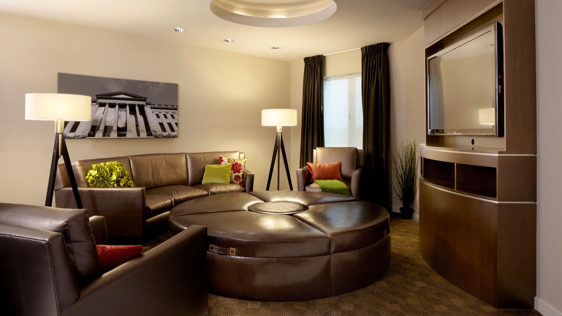 Hyatt House Philadelphia/King of Prussia Grand Master Suite Living Area