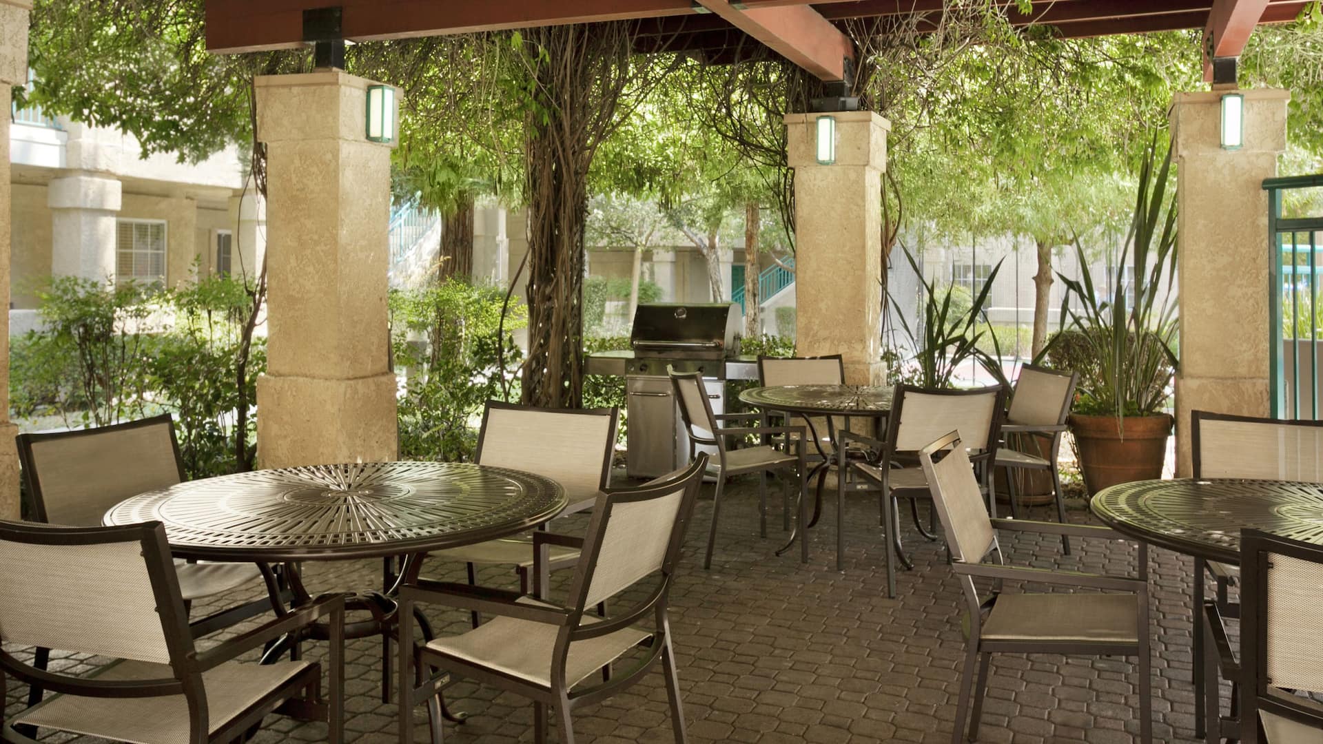 Hyatt House Pleasanton Grill Area