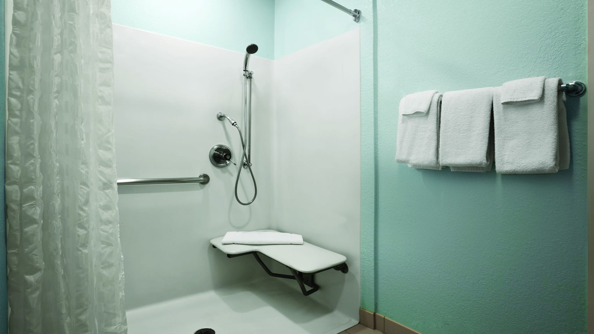 Hyatt House Pleasanton Accessible Bathroom
