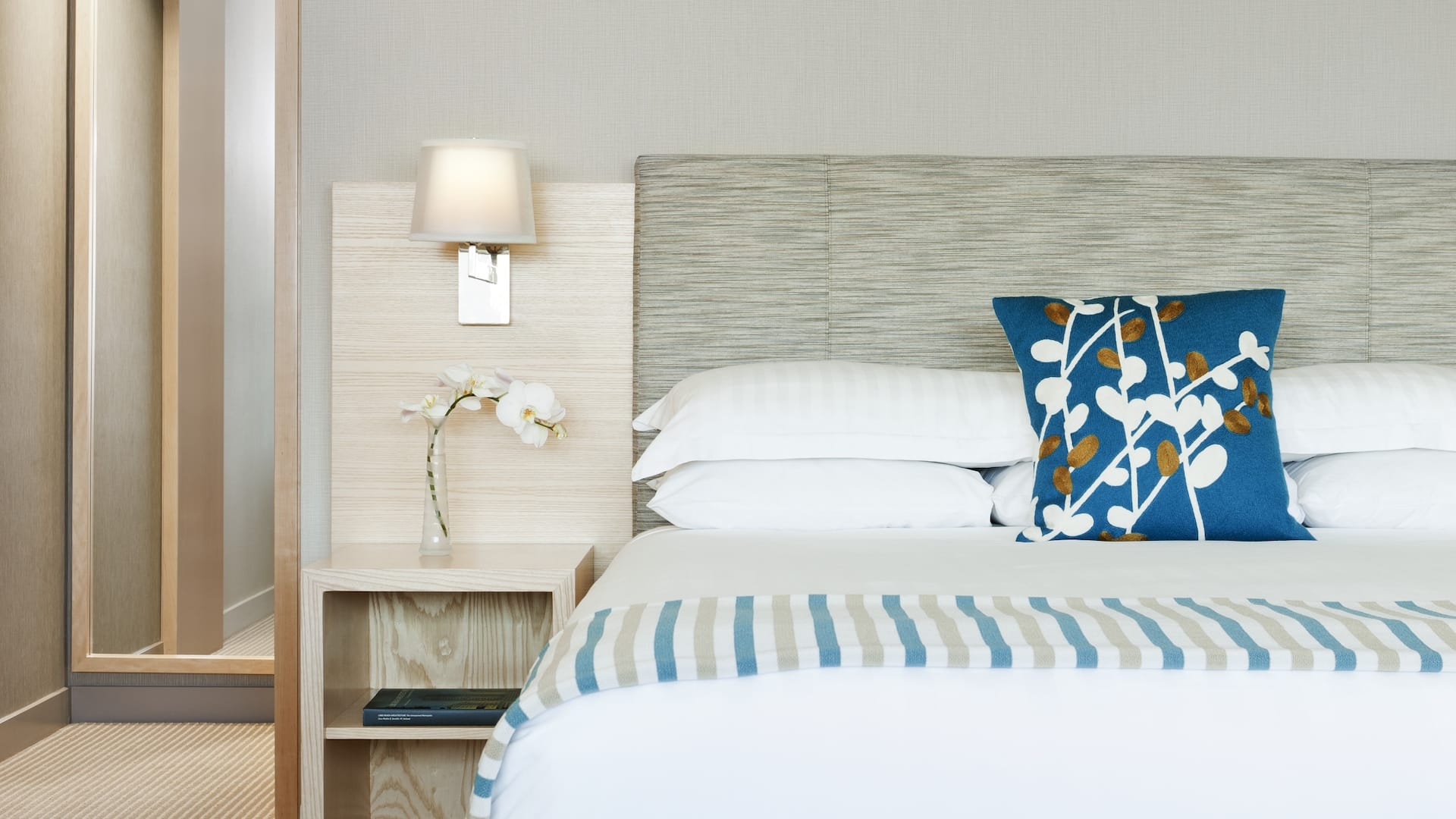 Hyatt Regency Long Beach Bed Detail