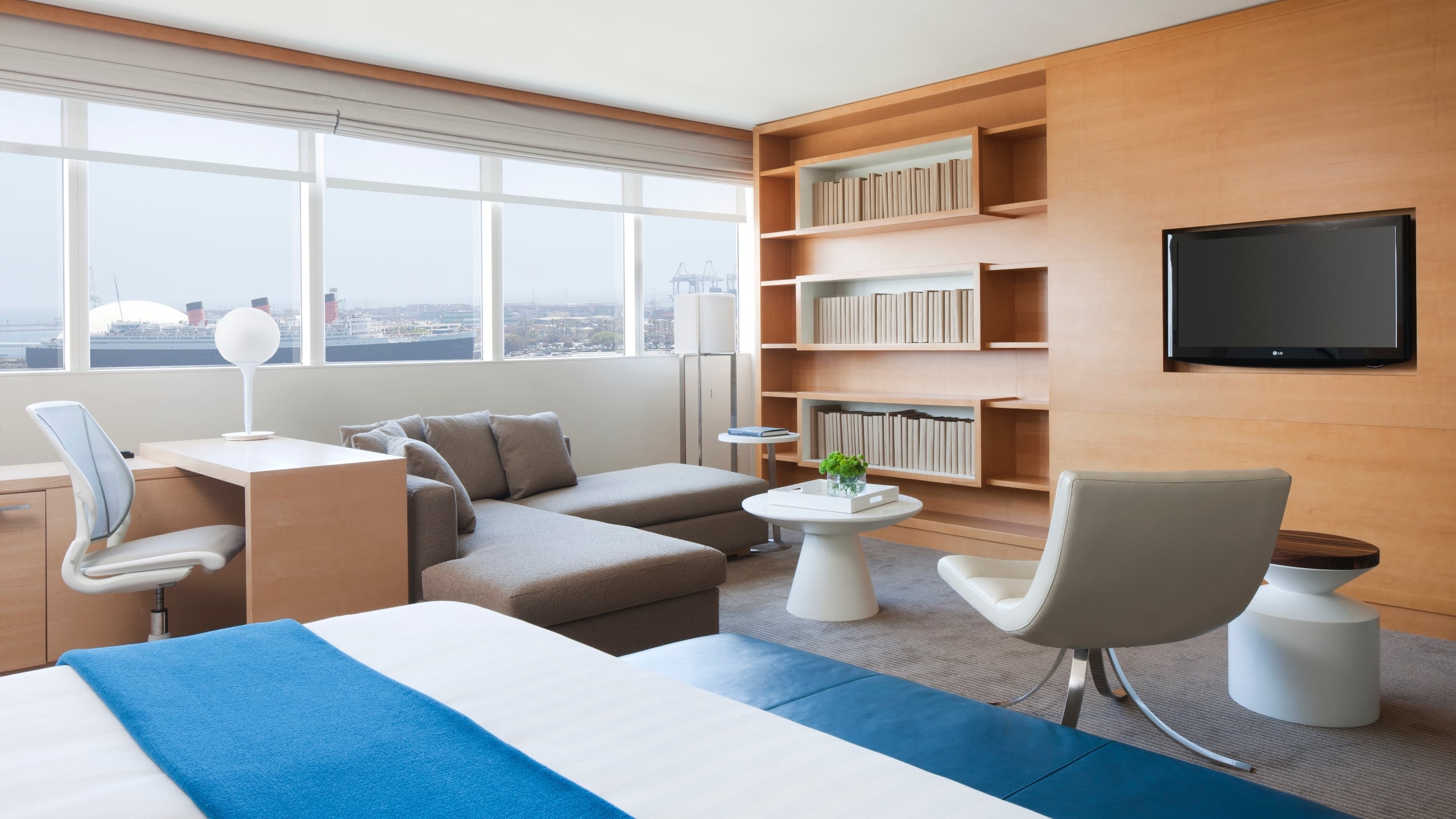 Hyatt Regency Long Beach Executive King Guestroom