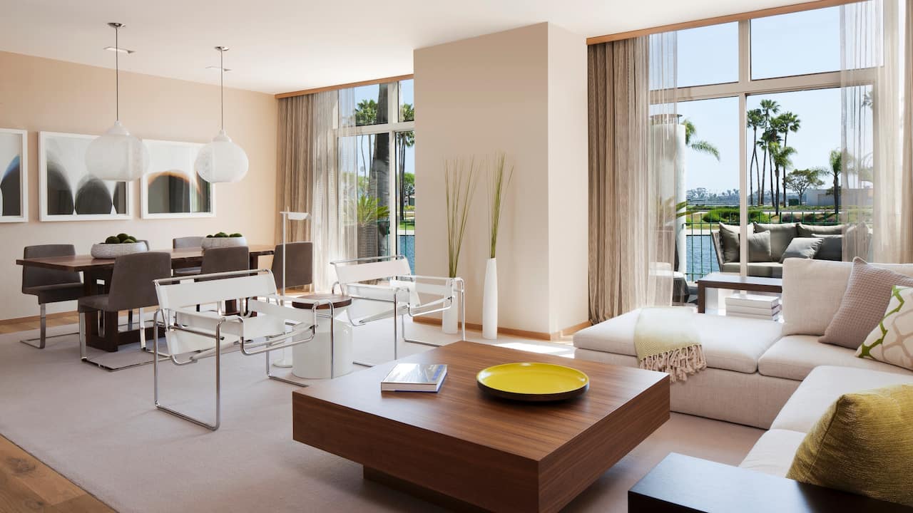 Palm Suite Parlor