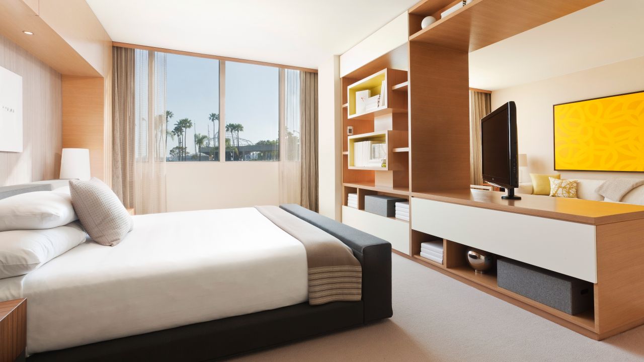 Waterfront Hotel Near Long Beach Convention Center Hyatt Regency Palm Suite Parlor