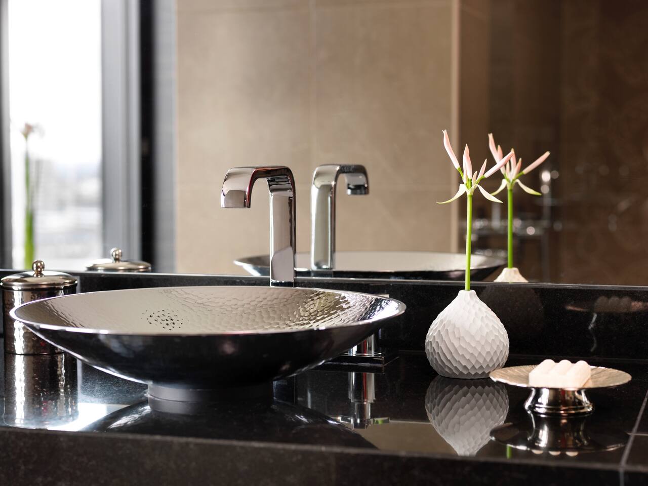 Regency suite bathroom