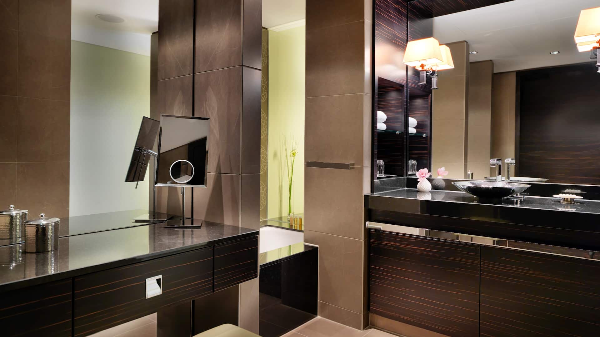2 of 5 Hyatt Regency Dusseldorf Room King Bathroom