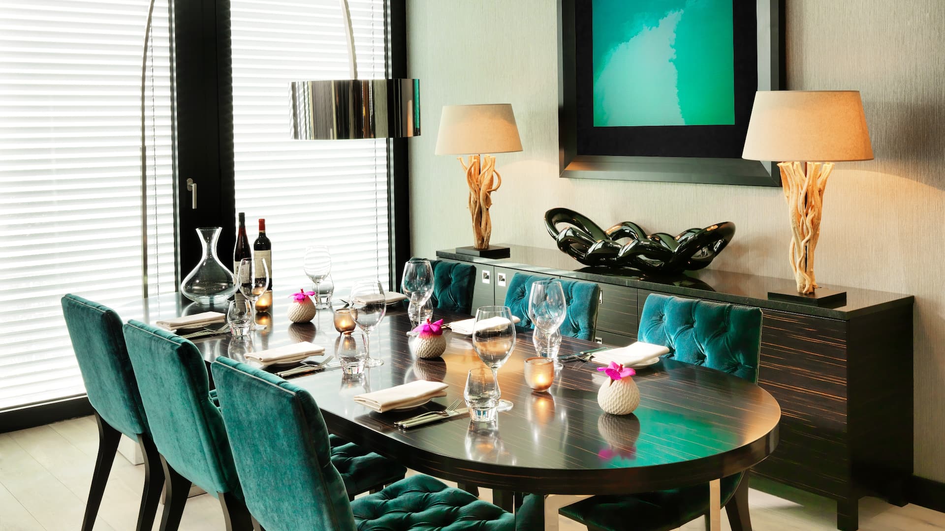 7 de 8 Hyatt Regency Dusseldorf Presidential Suite Dining