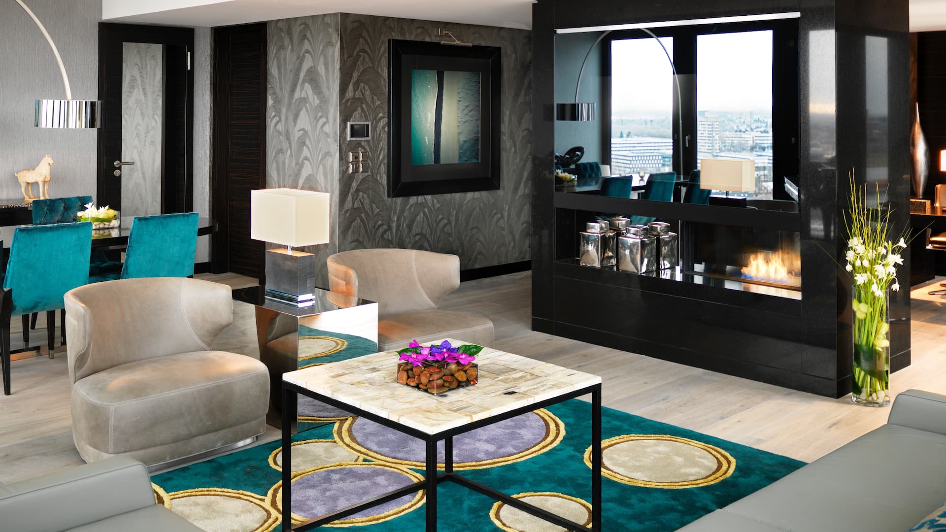 5 de 8 Hyatt Regency Dusseldorf Presidential Suite Living Room