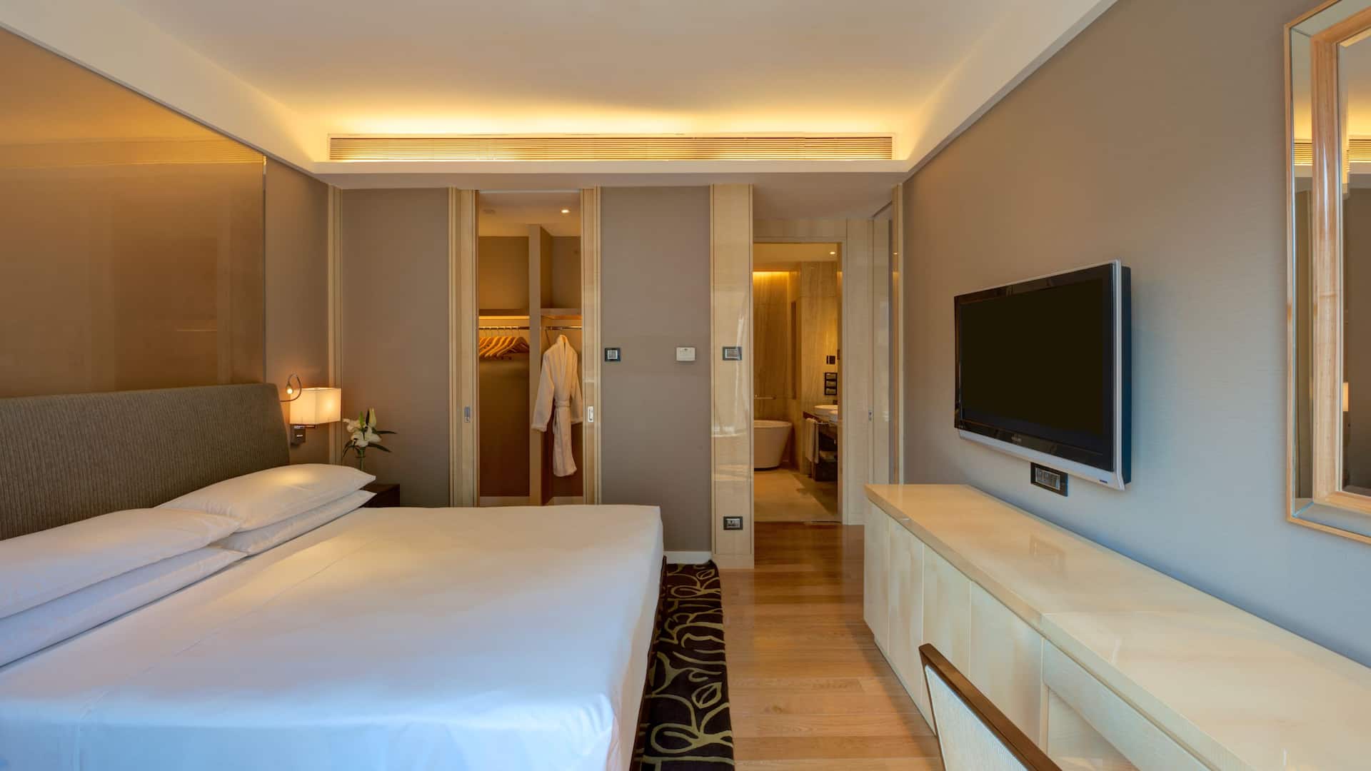 Hyatt Regency Pune & Residences Residence Bedroom