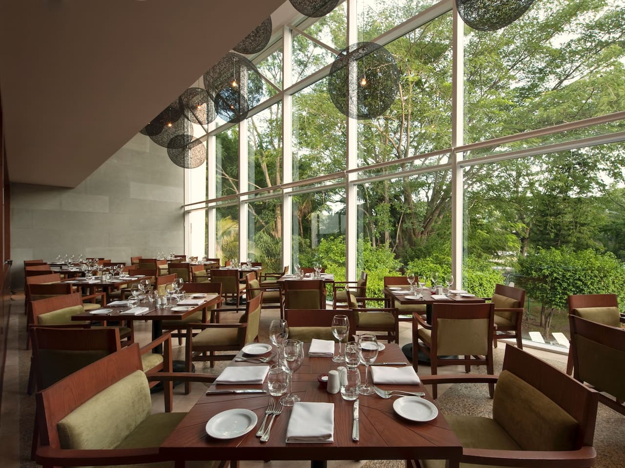 La Ceiba dining room