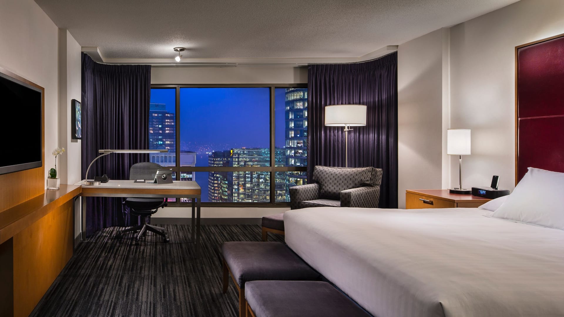 1 of 2 Hyatt Regency Vancouver Suite 3015