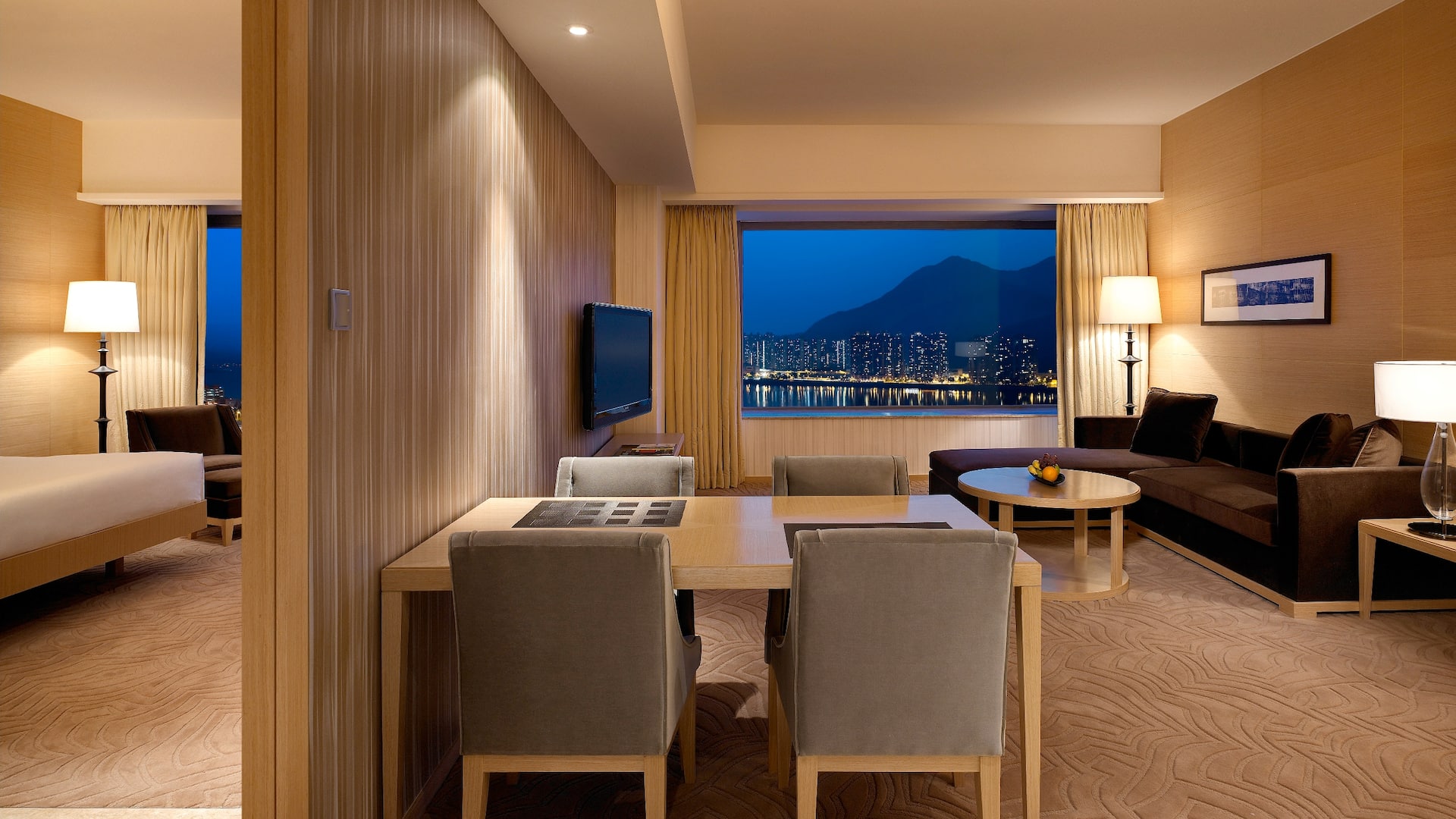 1/2 Hyatt Regency Hong Kong, Sha Tin Regency Harbour View Suite