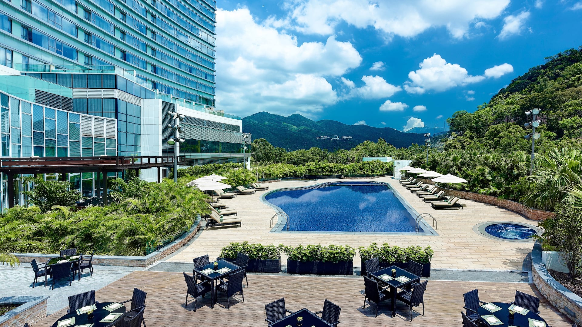 Pool bar