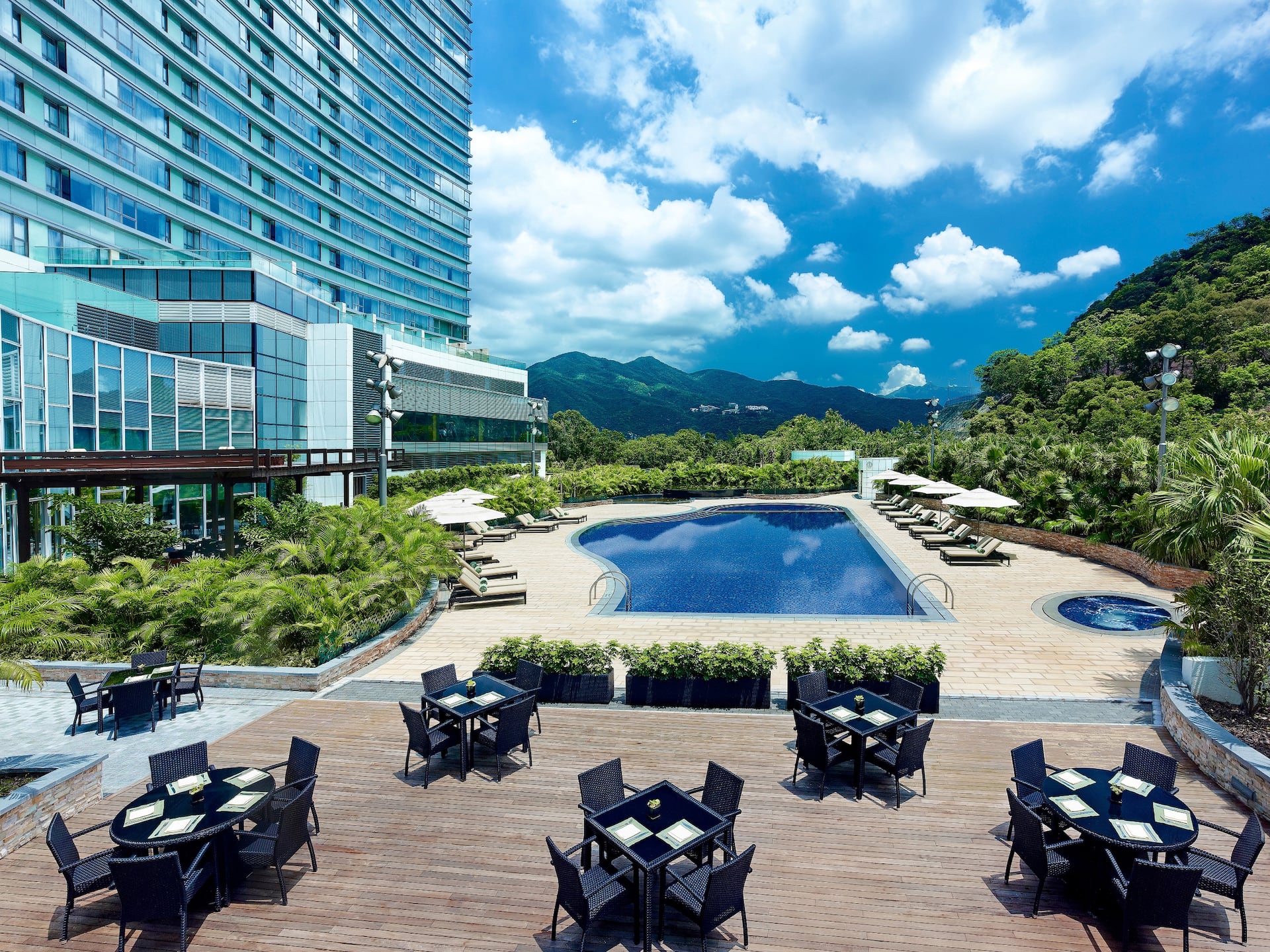 Hyatt Regency Hong Kong, Sha Tin Pool Bar