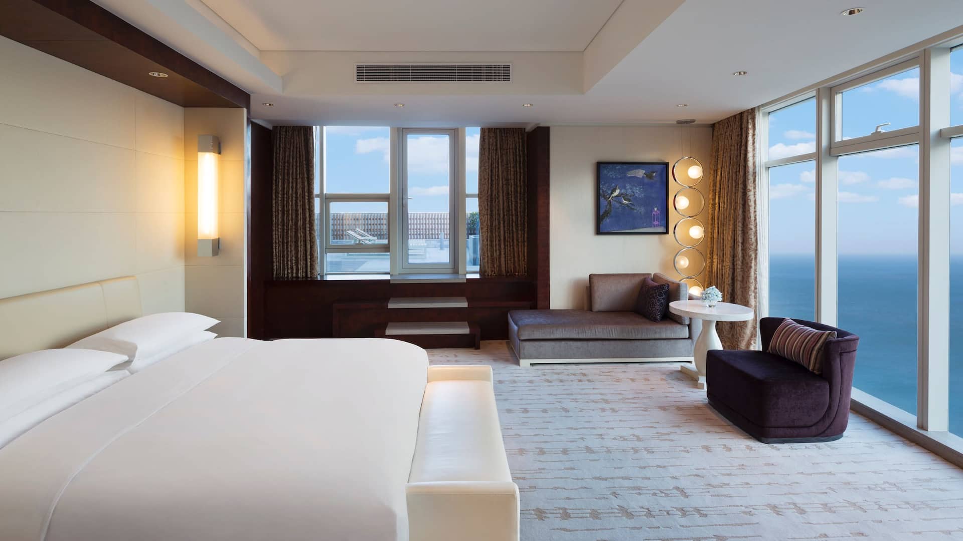 2 de 3 Hyatt Regency Qingdao Presidential Bedroom