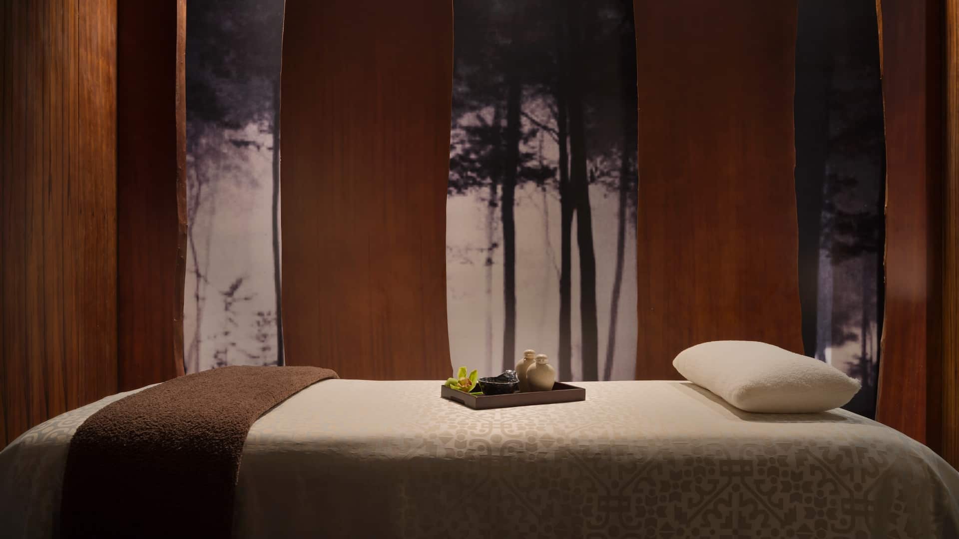 Hyatt Regency Qingdao Spa Massage Bed