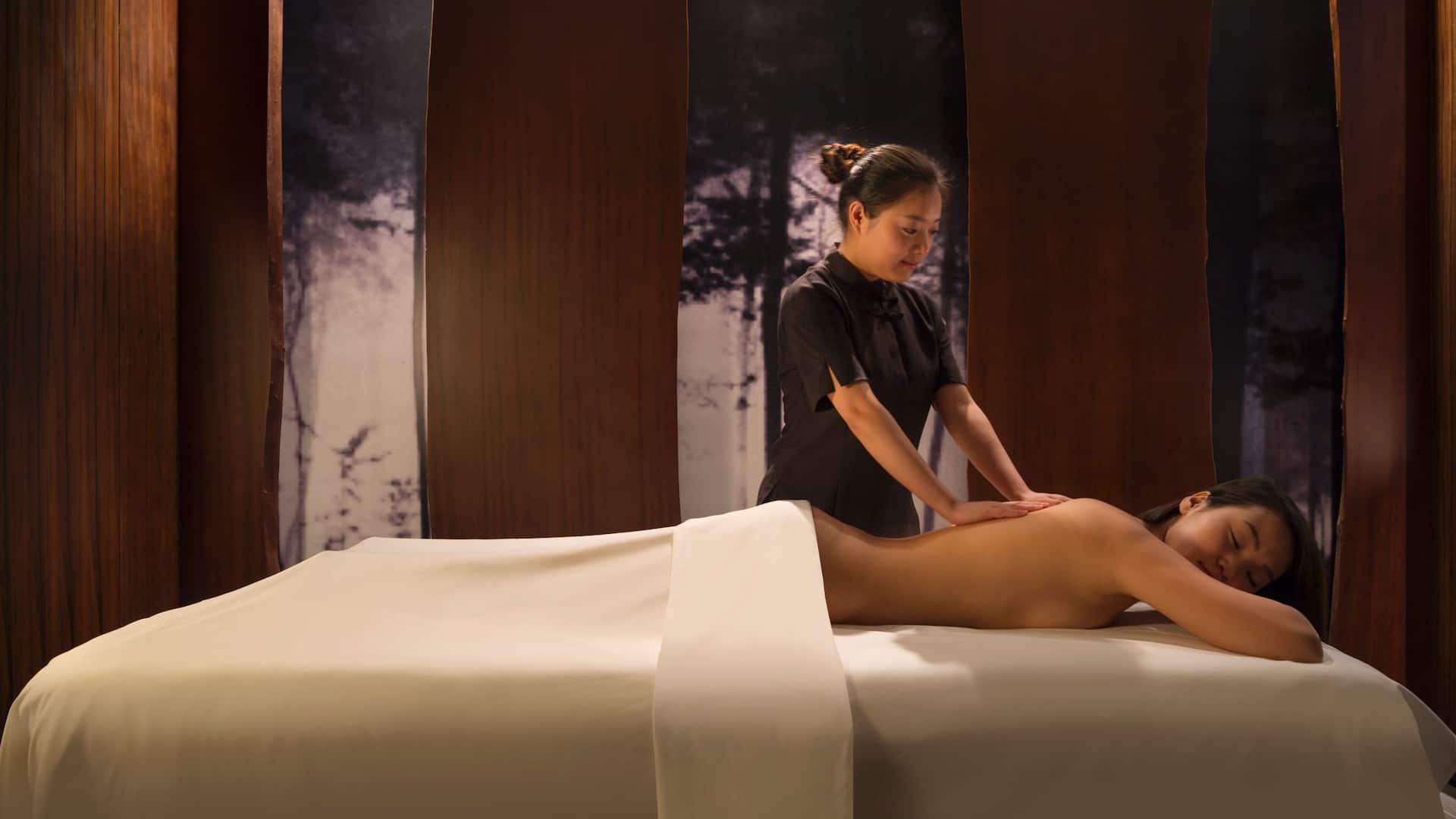 Hyatt Regency Qingdao Spa Therapist