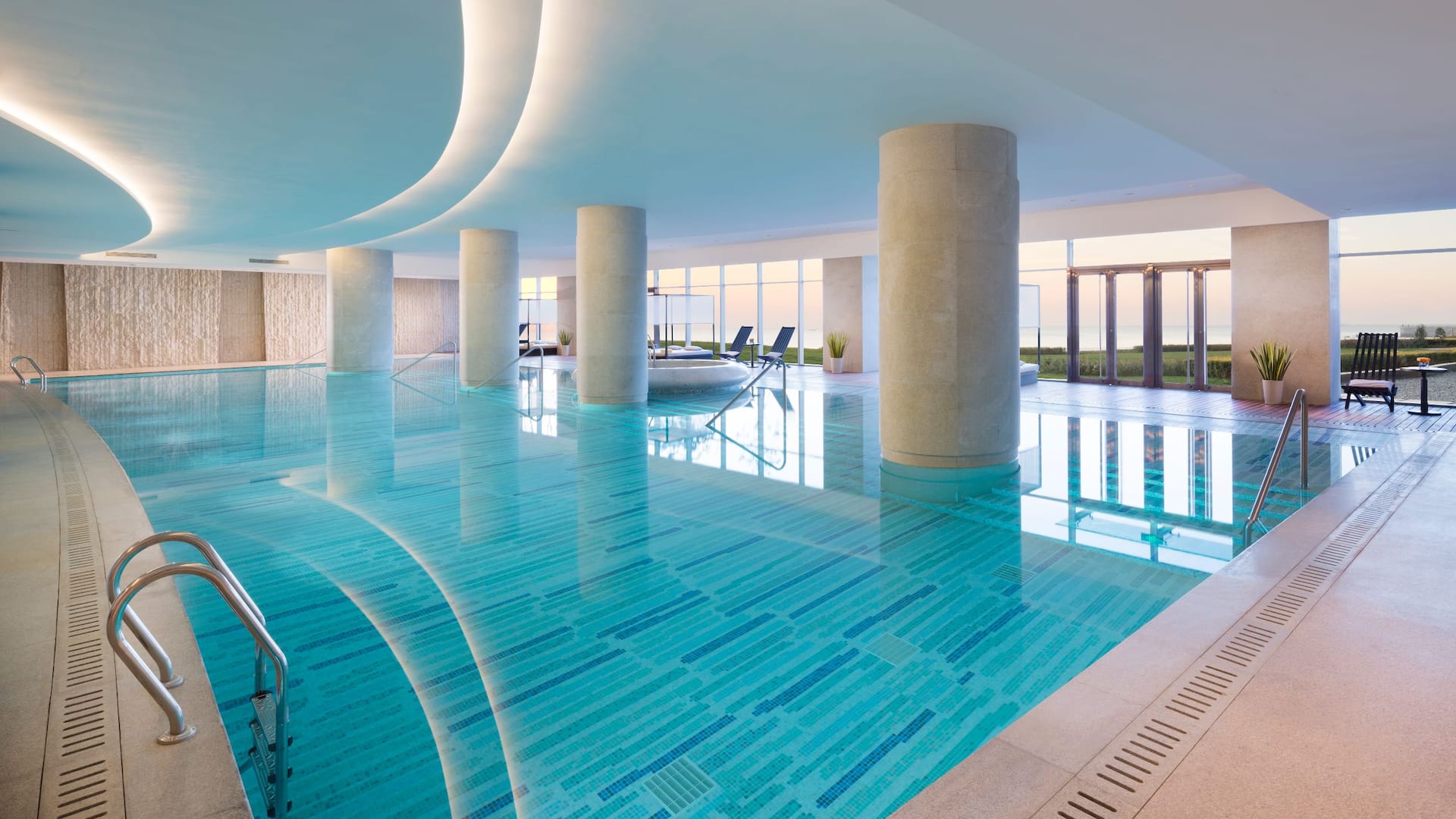 Hyatt Regency Qingdao Swimming Pool