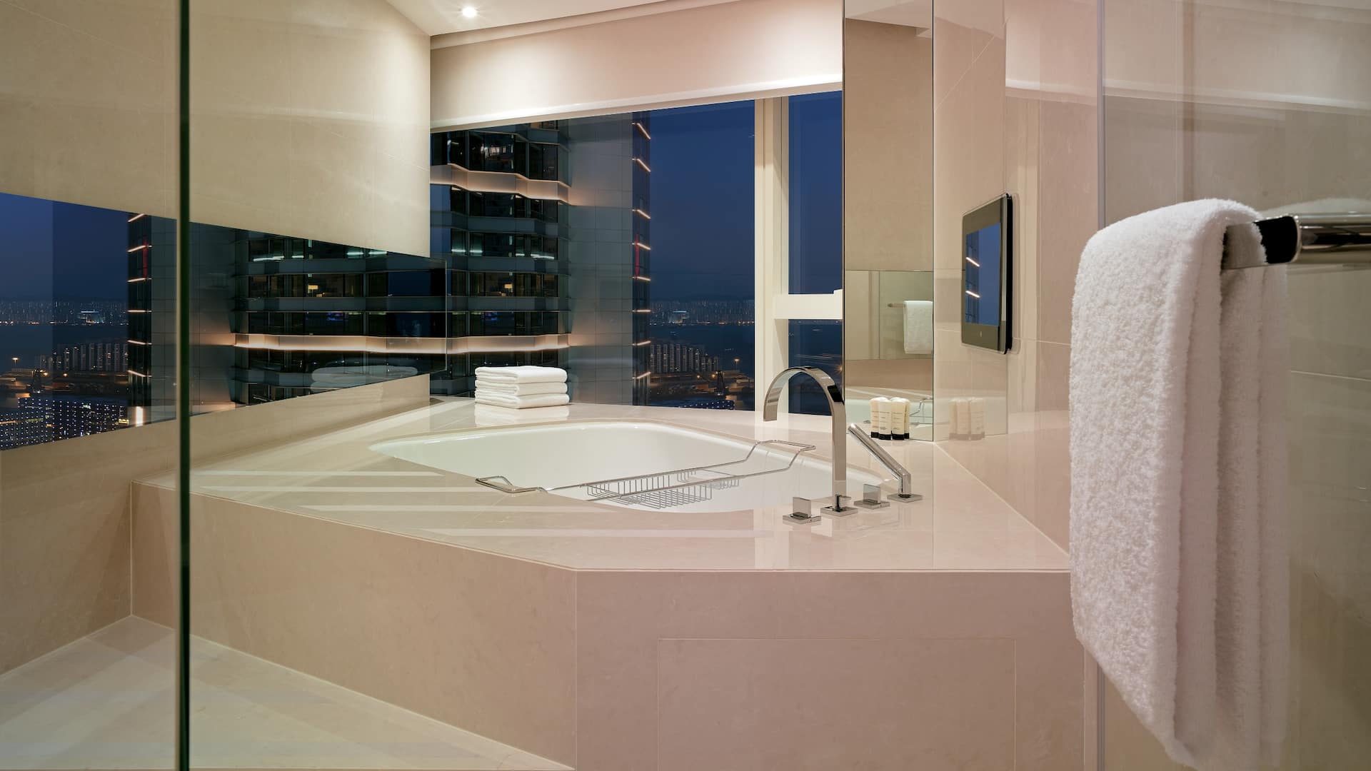 Hyatt Regency Hong Kong, Tsim Sha Tsui Presidential Suite Bathroom
