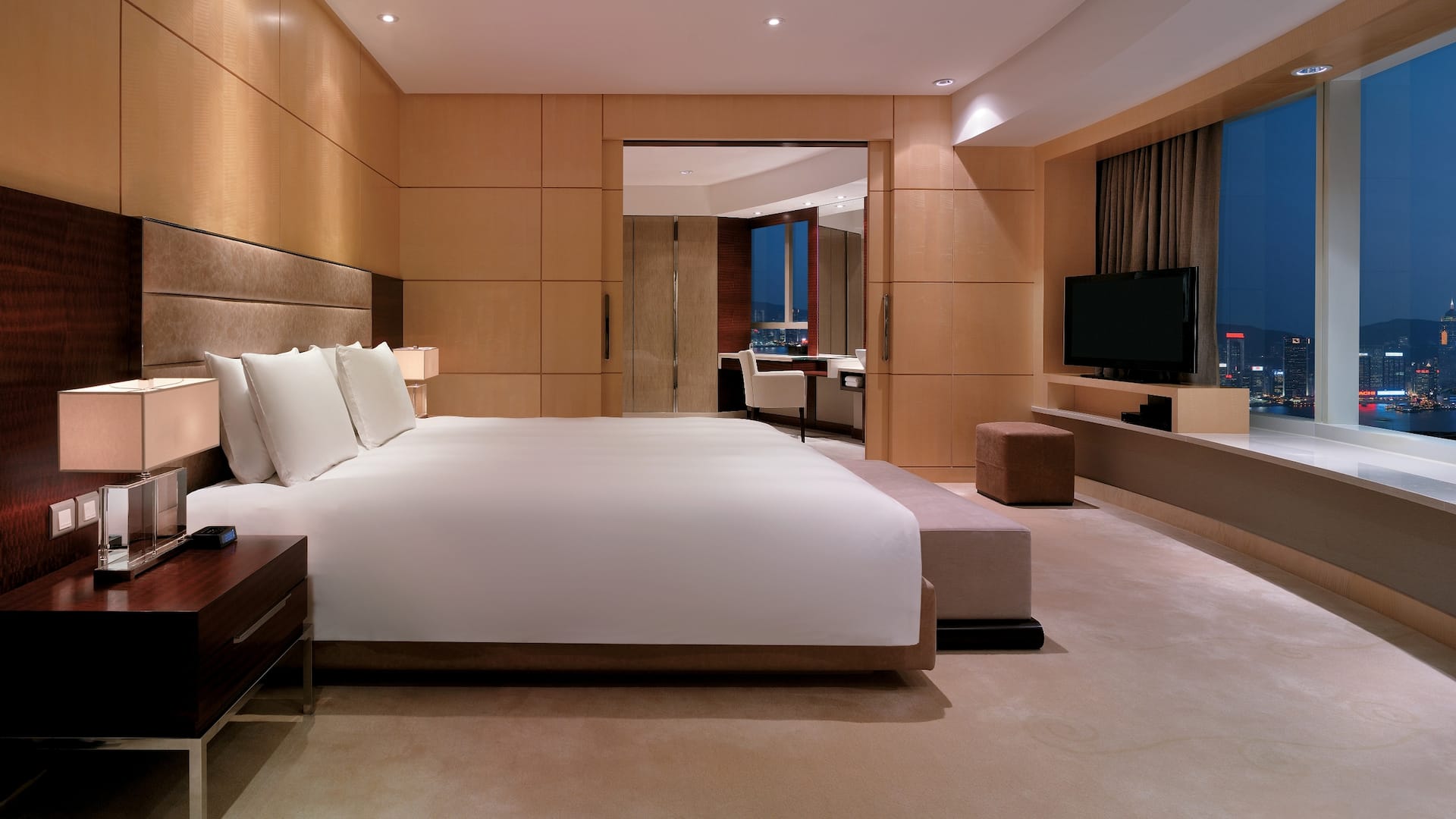 Hyatt Regency Hong Kong, Tsim Sha Tsui Presidential Suite Bedroom