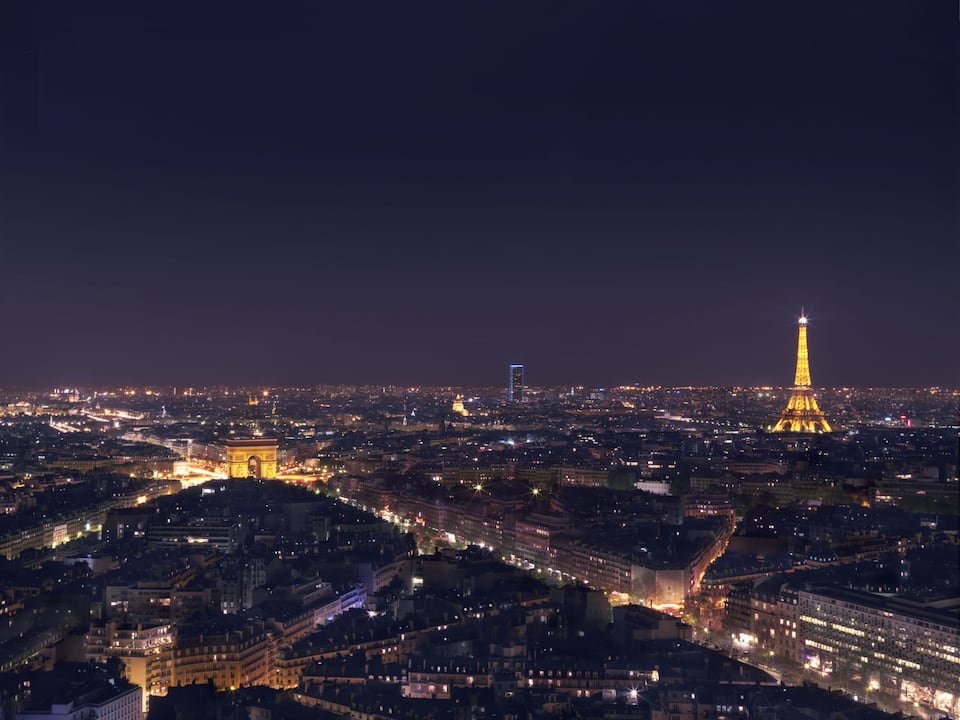 Vue Unique sur Paris depuis hôtel gratte-ciel Hyatt Regency Paris Etoile