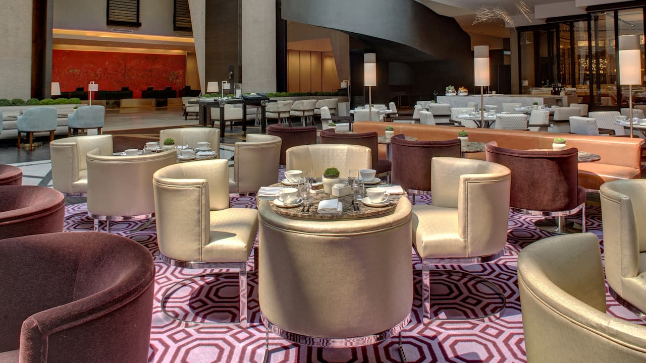 Ruflo restaurant dining room with large leather chairs