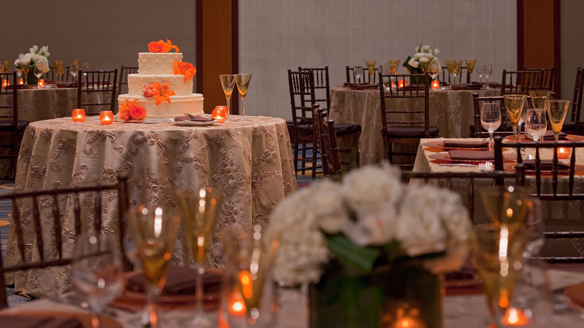 Hyatt Regency Washington on Capitol Hill Wedding Cake