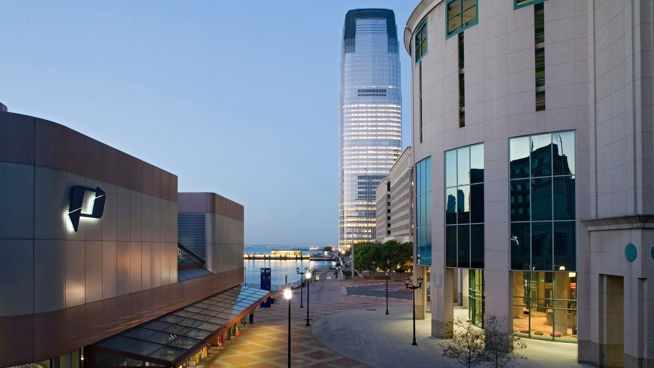 Hyatt Regency Jersey City on the Hudson Path
