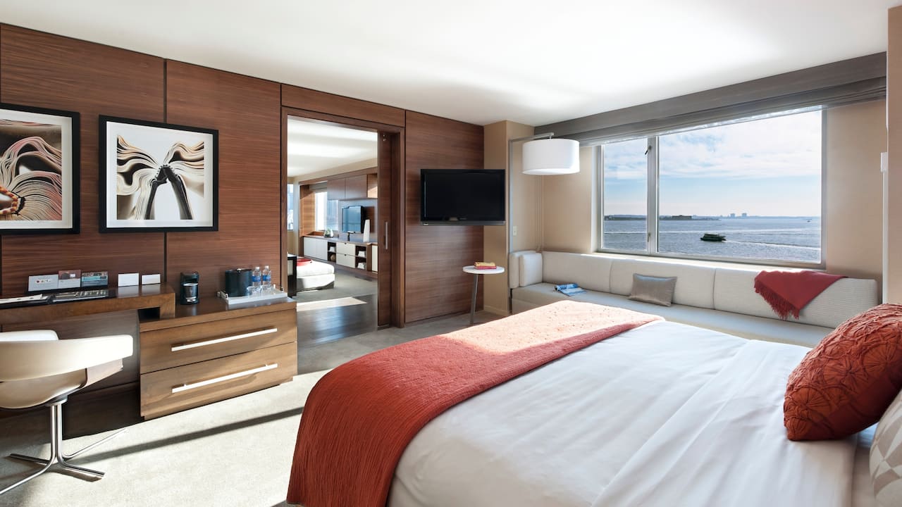 Suite Bedroom Hyatt Regency Jersey City on the Hudson