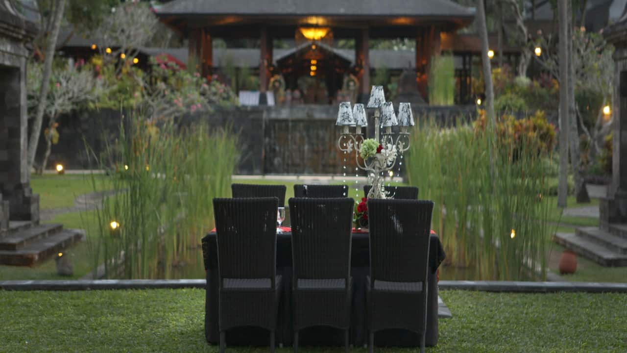 Outdoor Dining Sets at the Hyatt Regency Yogyakarta