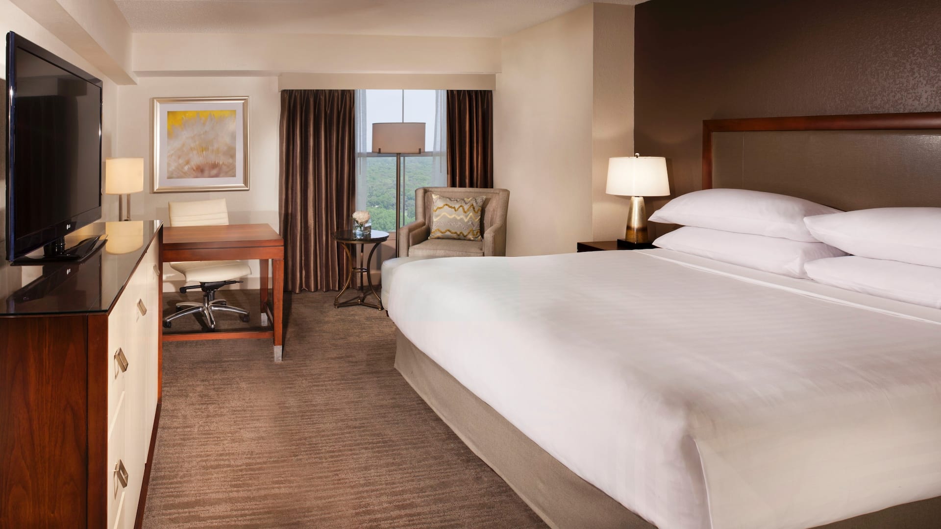 1/2 Hyatt Regency Long Island King Bedroom