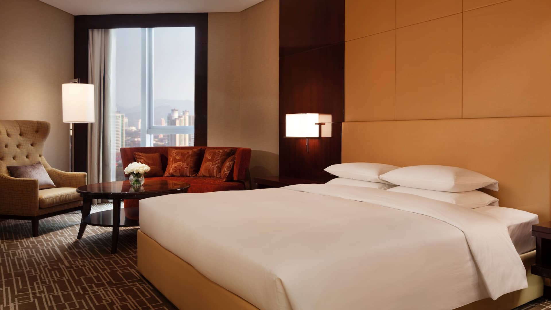 Hyatt Regency Jinan Executive Suite Bedroom
