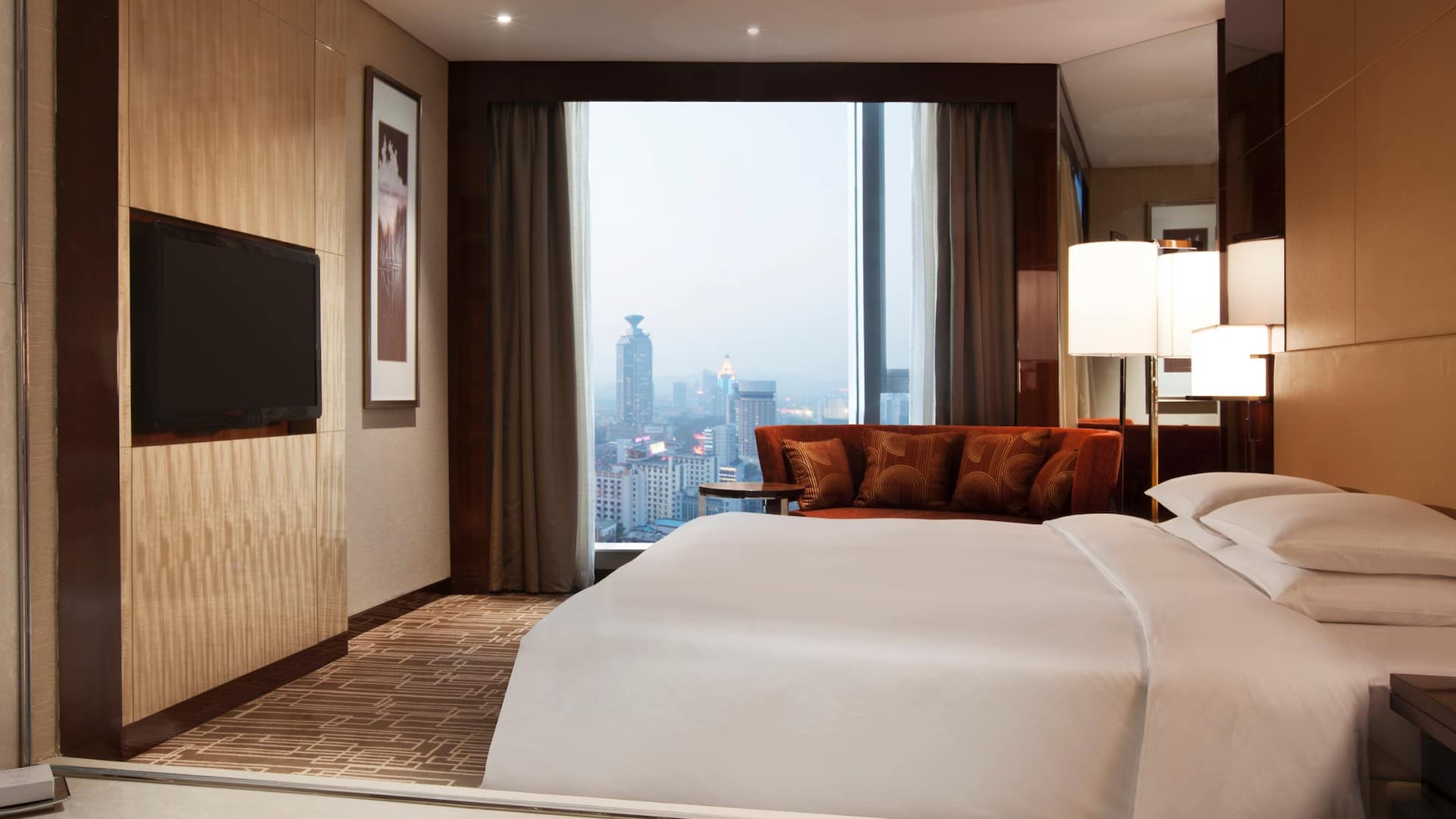Hyatt Regency Jinan Regency Suite Bedroom