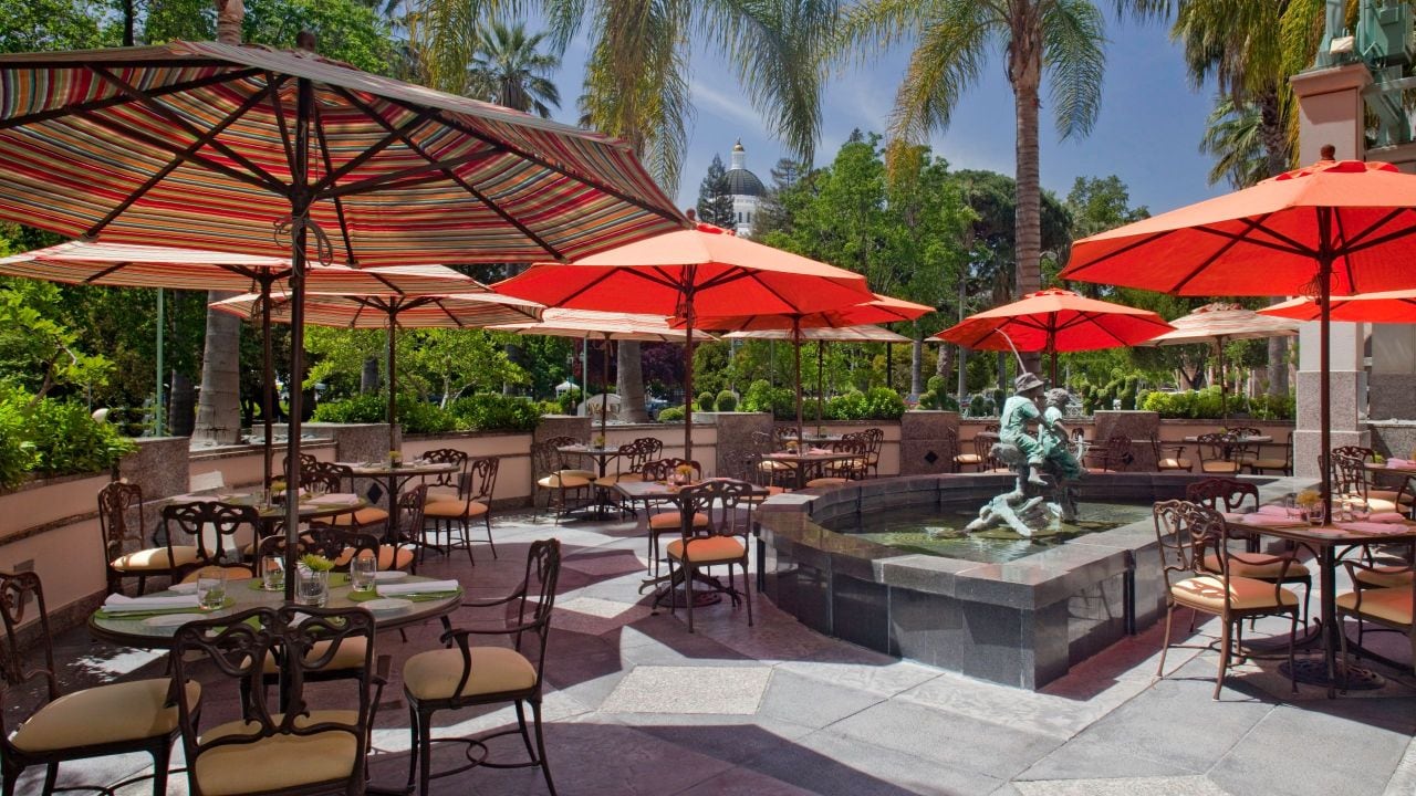 Downtown Sacramento Convention Center Hotel Hyatt Regency Vines Patio