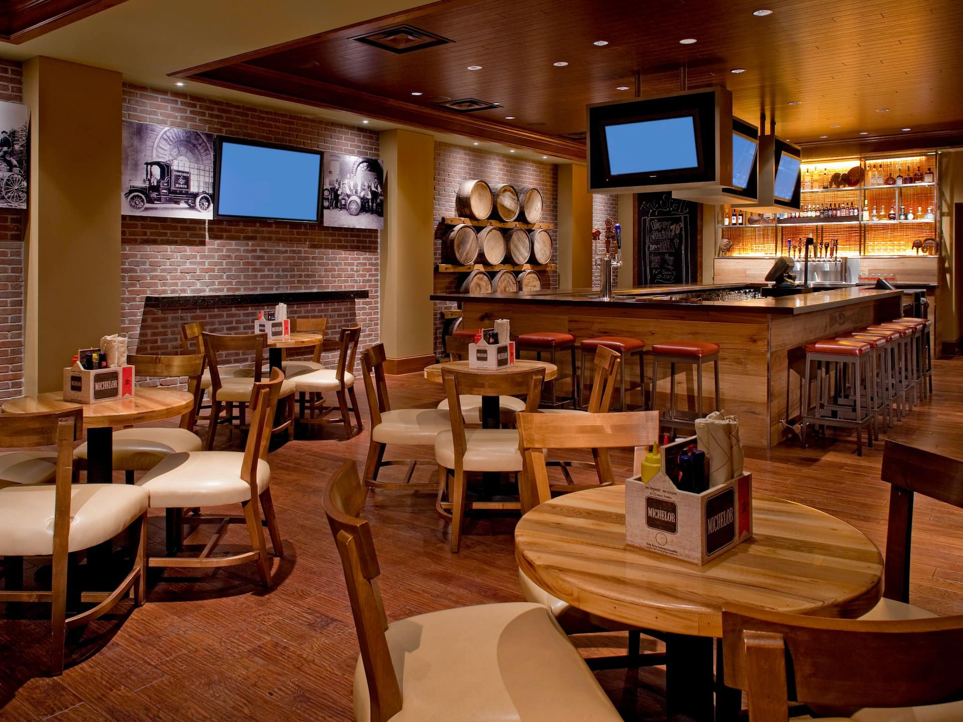Hyatt Regency St. Louis at The Arch Brewhouse Restaurant