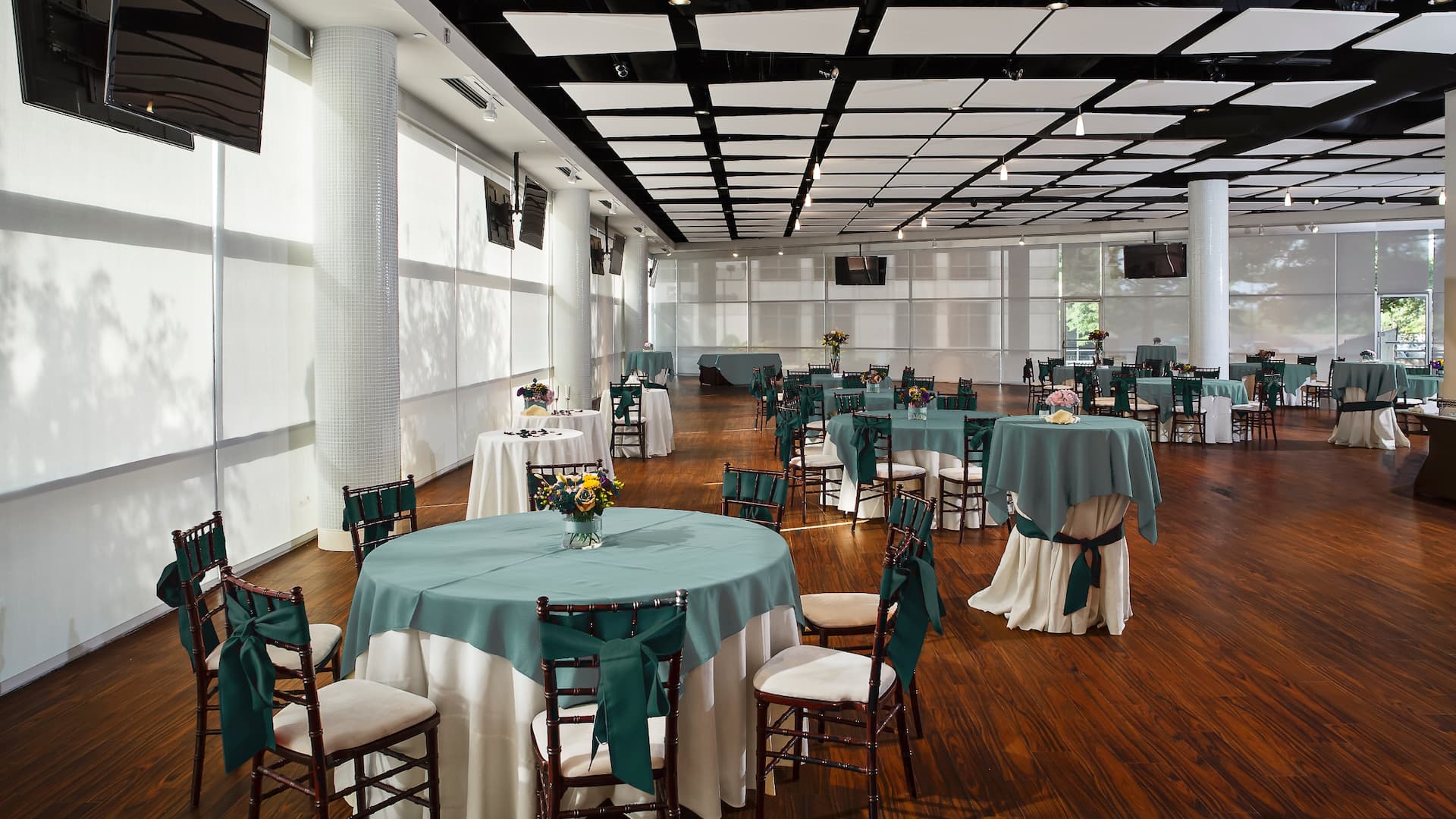 Hyatt Regency Greenville Studio 220 CC Seating
