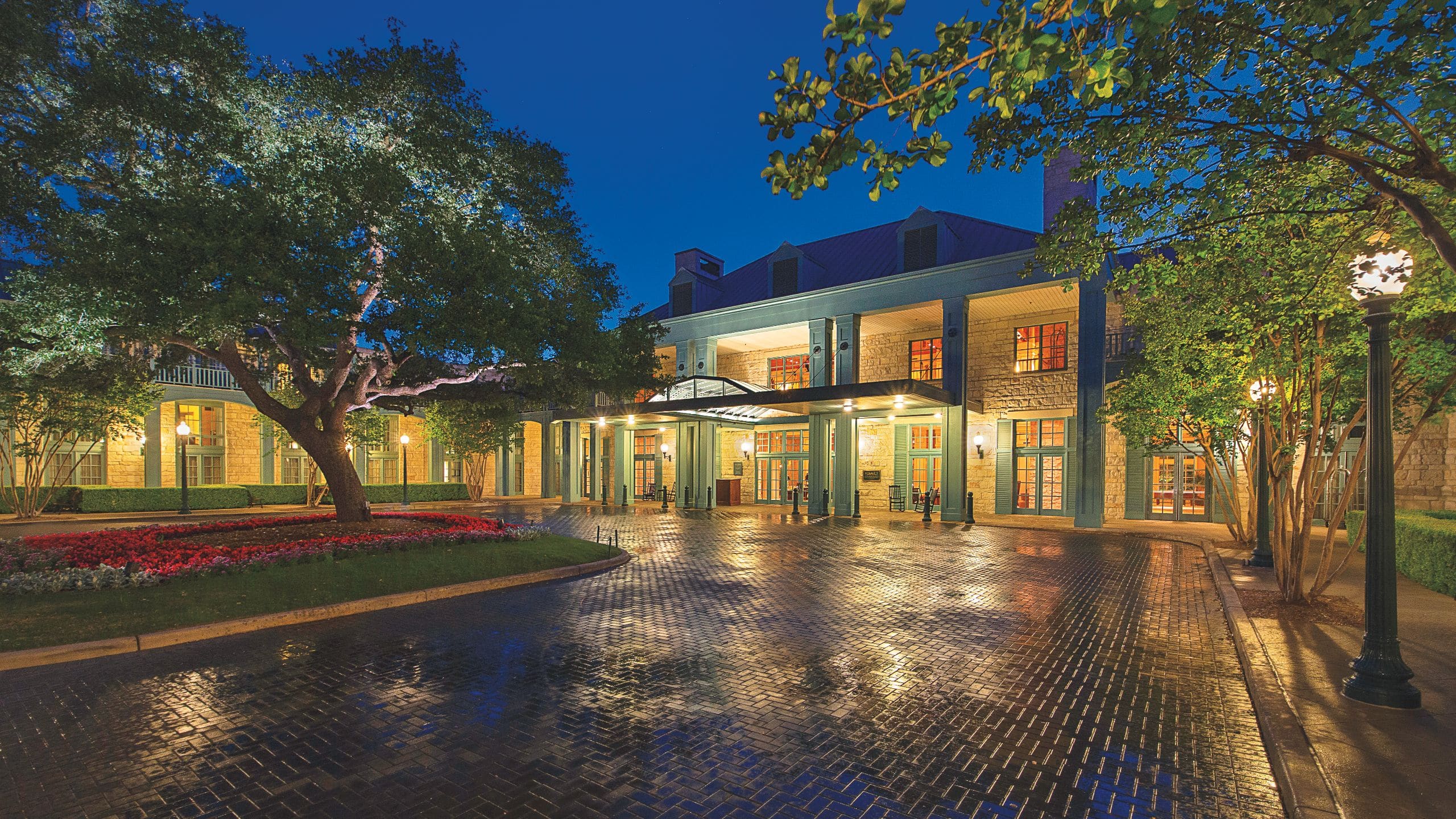 Hyatt Regency Hill Country Resort and Spa Front Drive at Night