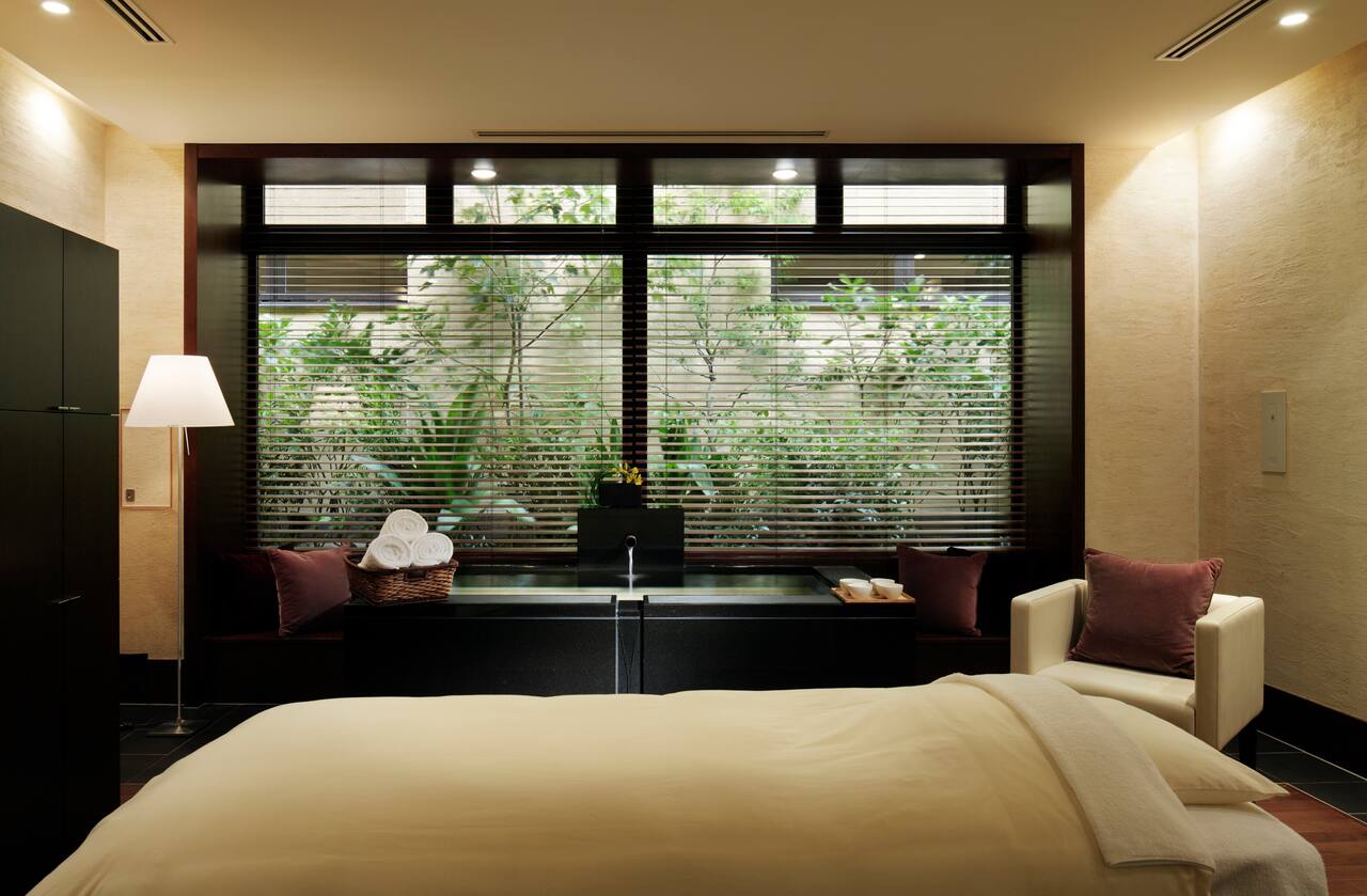 IZUMI Single Treatment Room