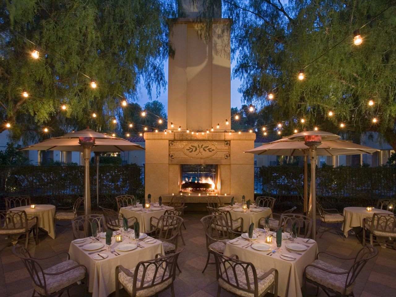 Local Valencia Restaurant and Dining near Hyatt Regency Valencia