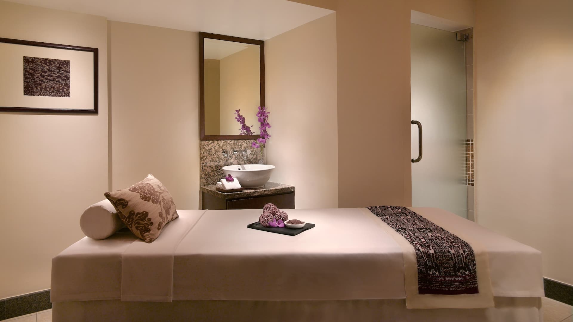 Hyatt Regency Kinabalu Spa Treatment Room