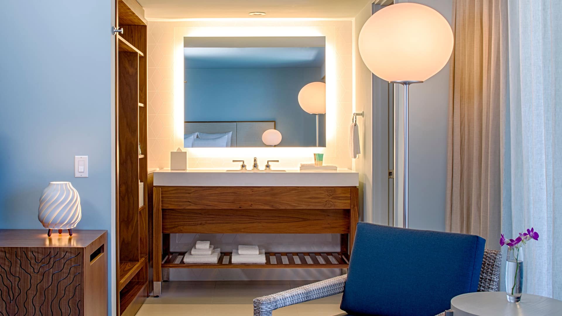 2/3 Hyatt Regency Waikiki Beach Resort and Spa Bath