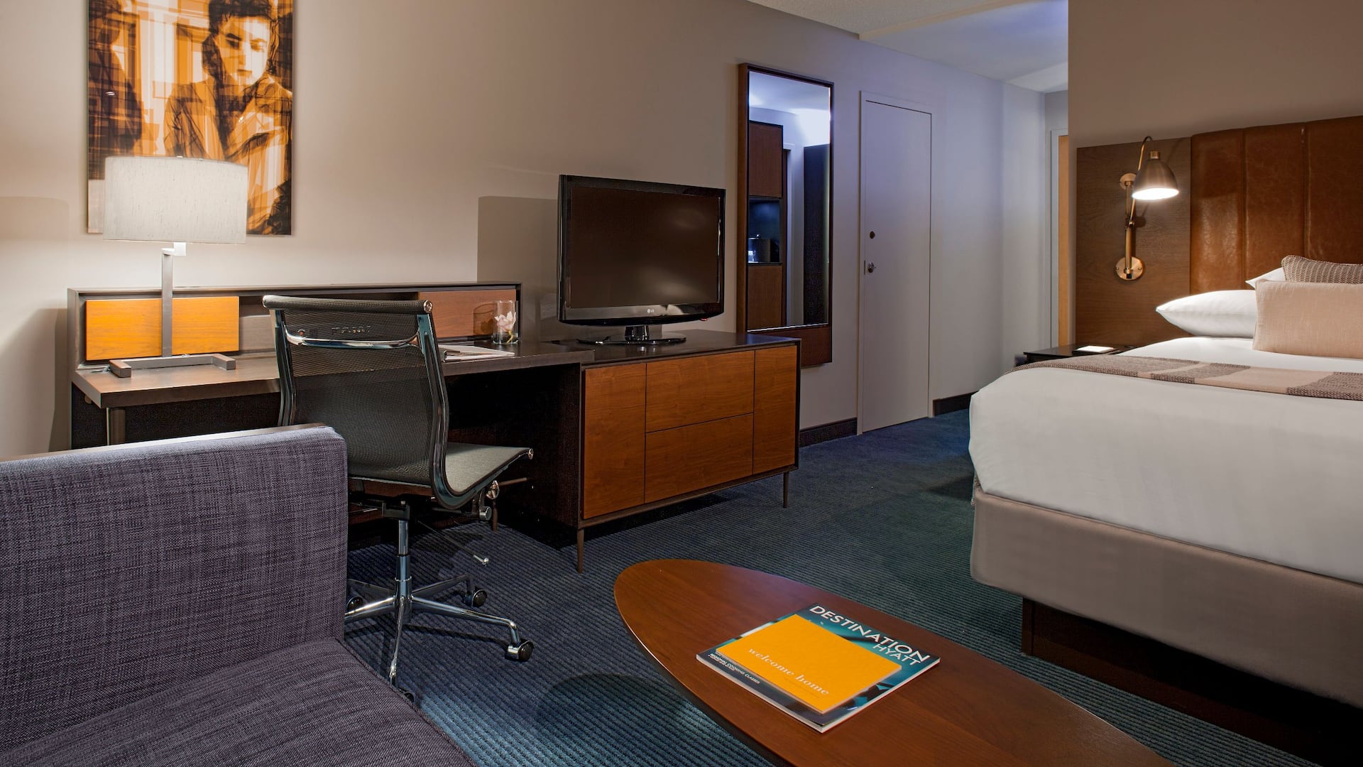 1/2 Hyatt Regency Minneapolis Model King Guestroom