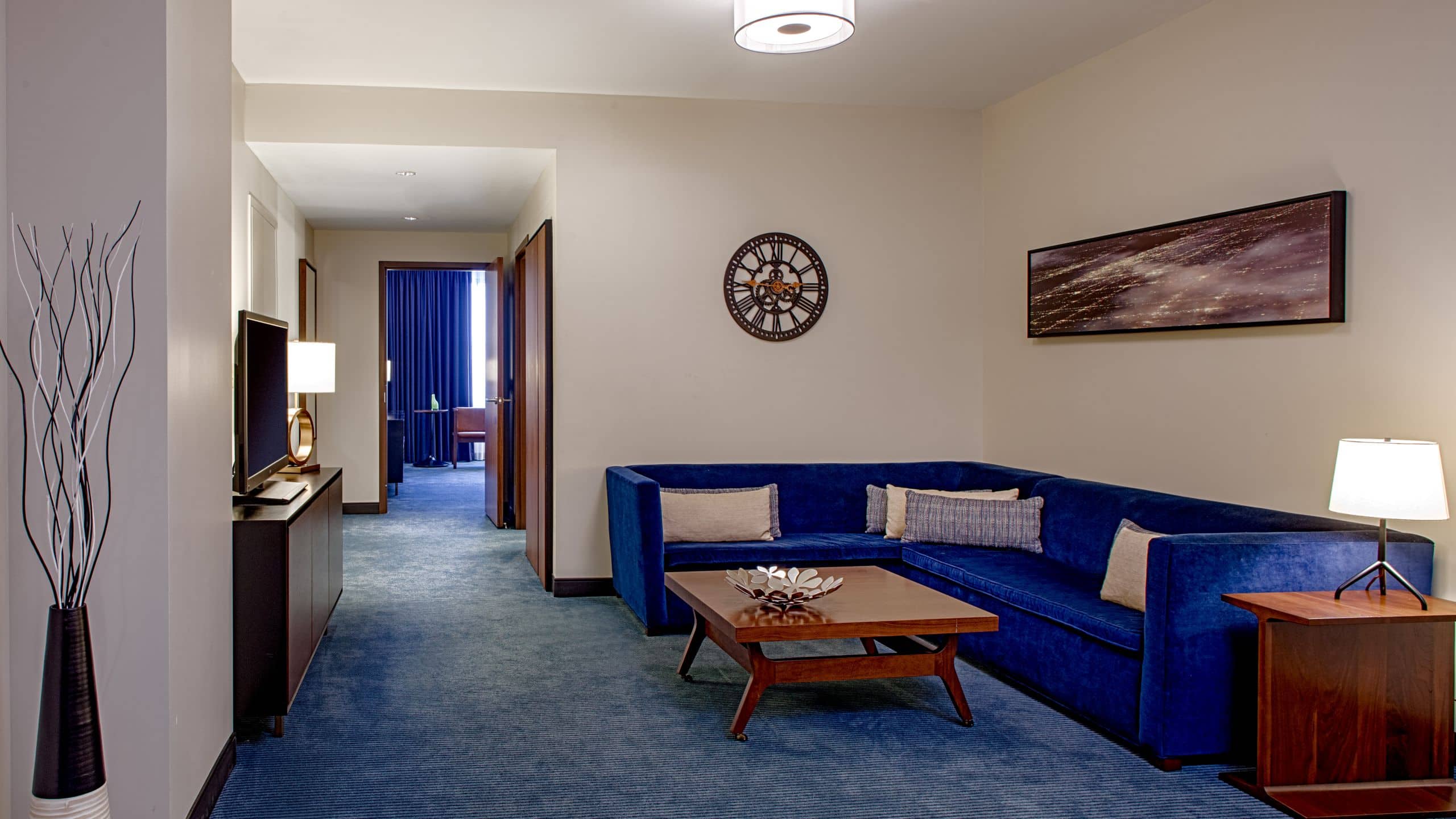 Minneapolis executive hotel suite