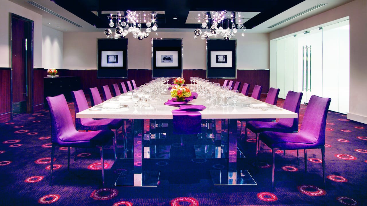 Spacious wedding dining room table at Hyatt Regency O'Hare