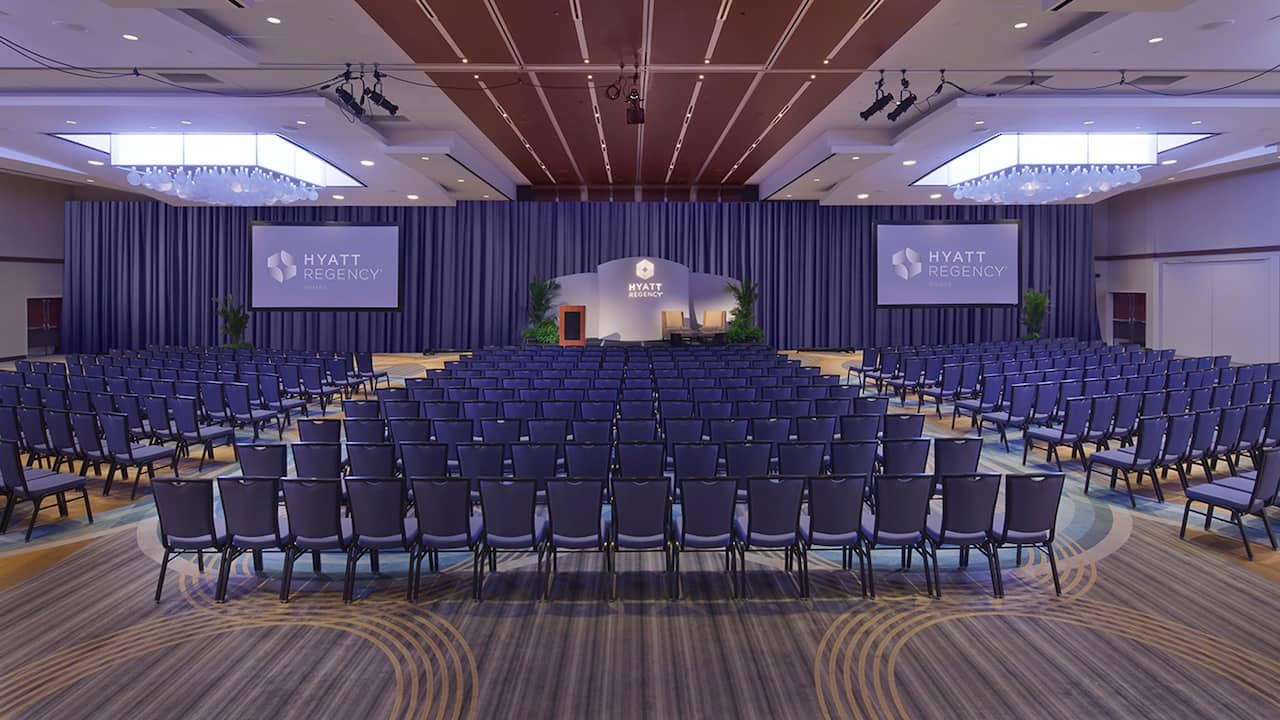 An overview of the spacious Rosemont Ballroom near O’Hare Airport
