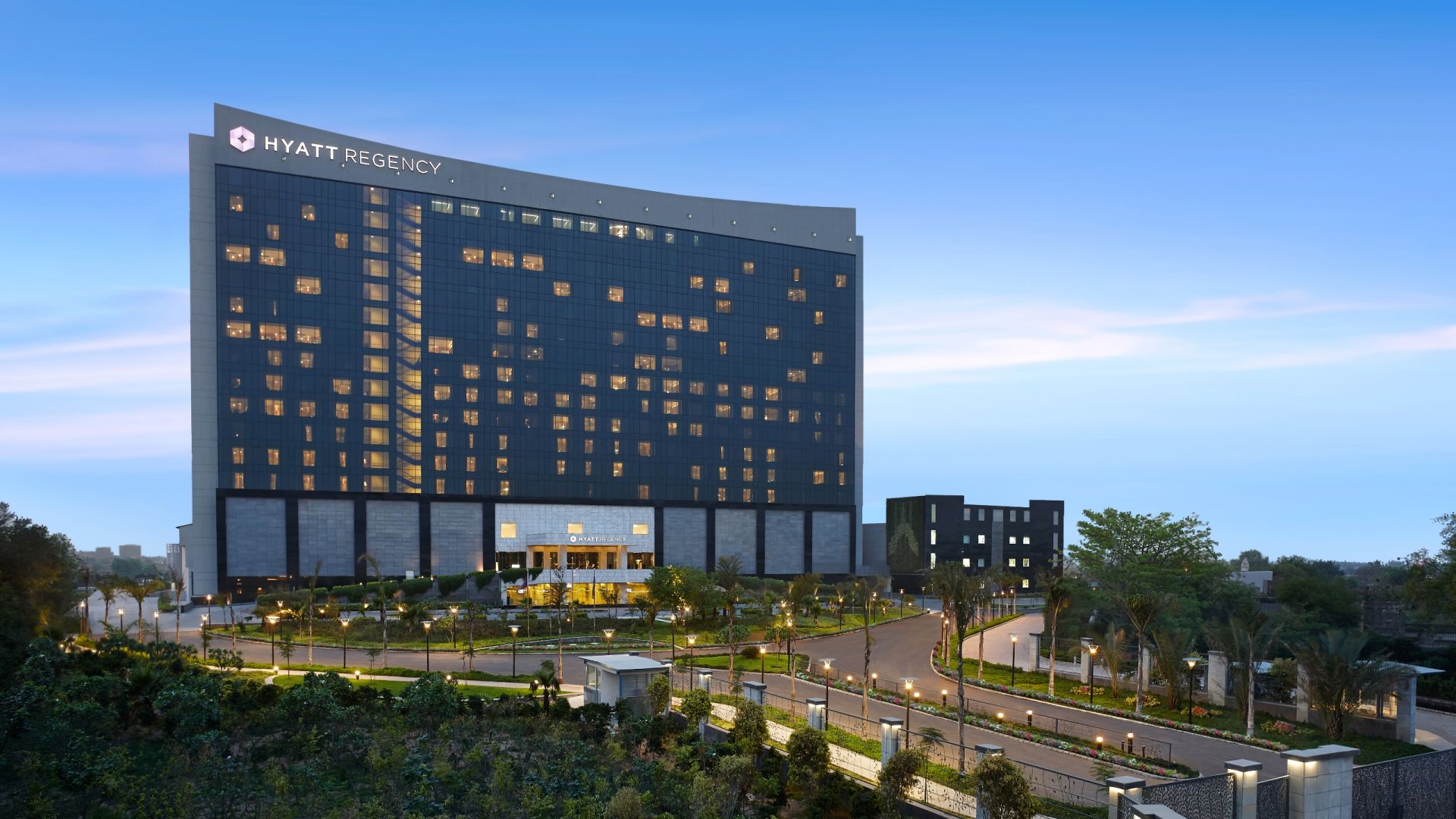 Hotel In Gurgaon 5 Star Business Hyatt Regency Exterior