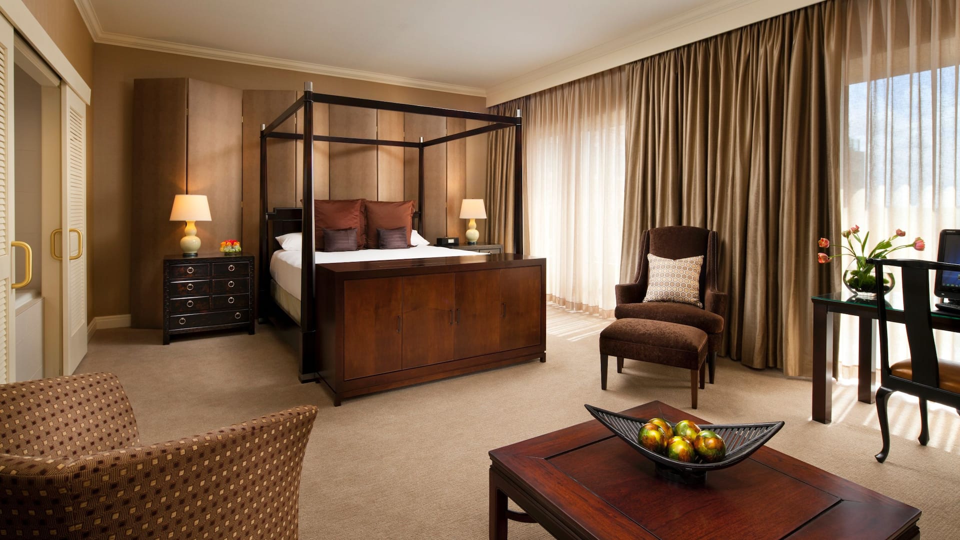 7/7 Hyatt Regency Bellevue on Seattle's Eastside Kemper Suite King Bed
