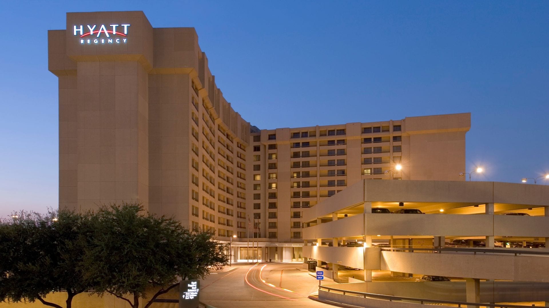 Contemporary Dfw Airport Hotel Hyatt Regency Exterior