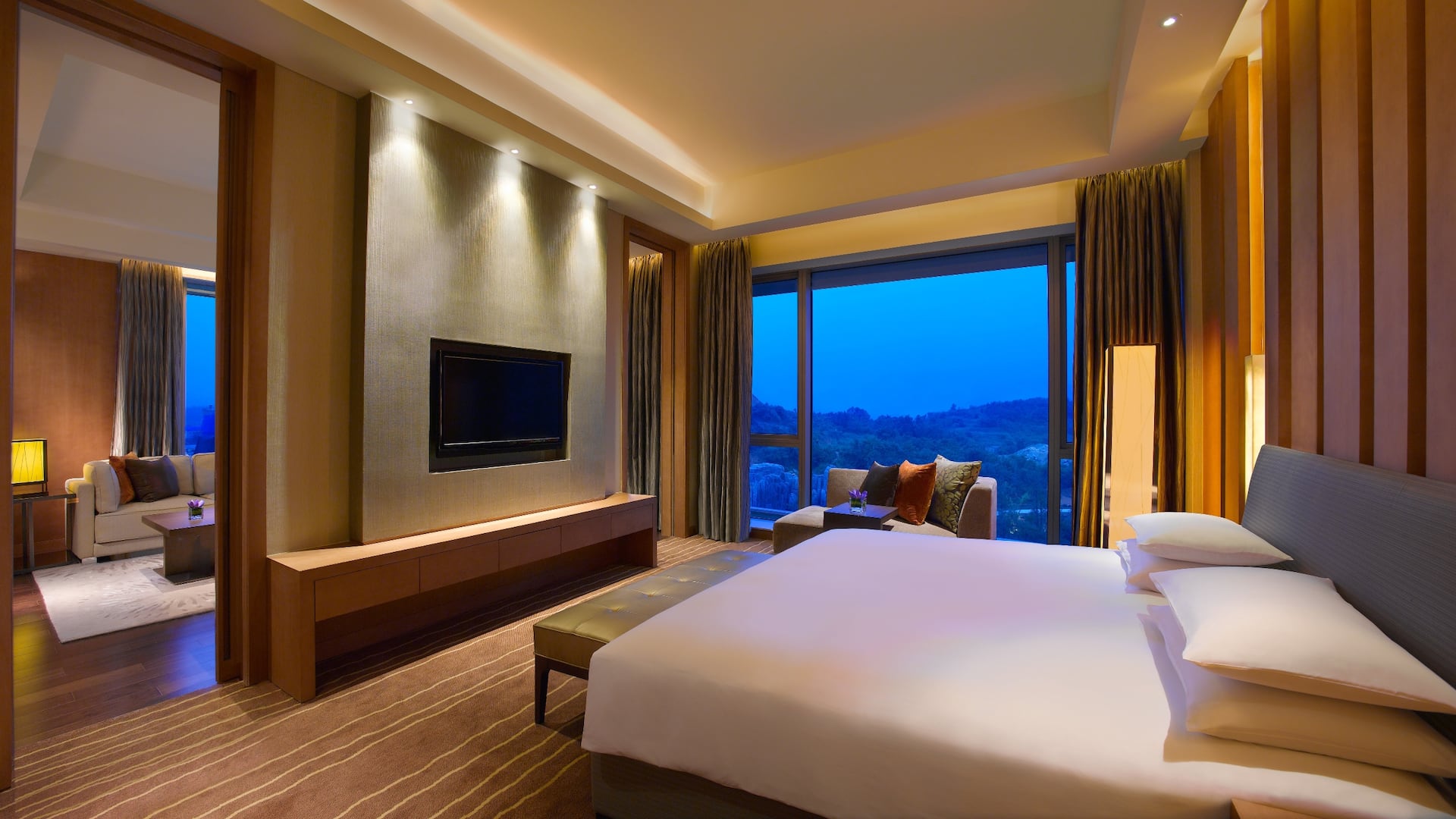 Suite bedroom