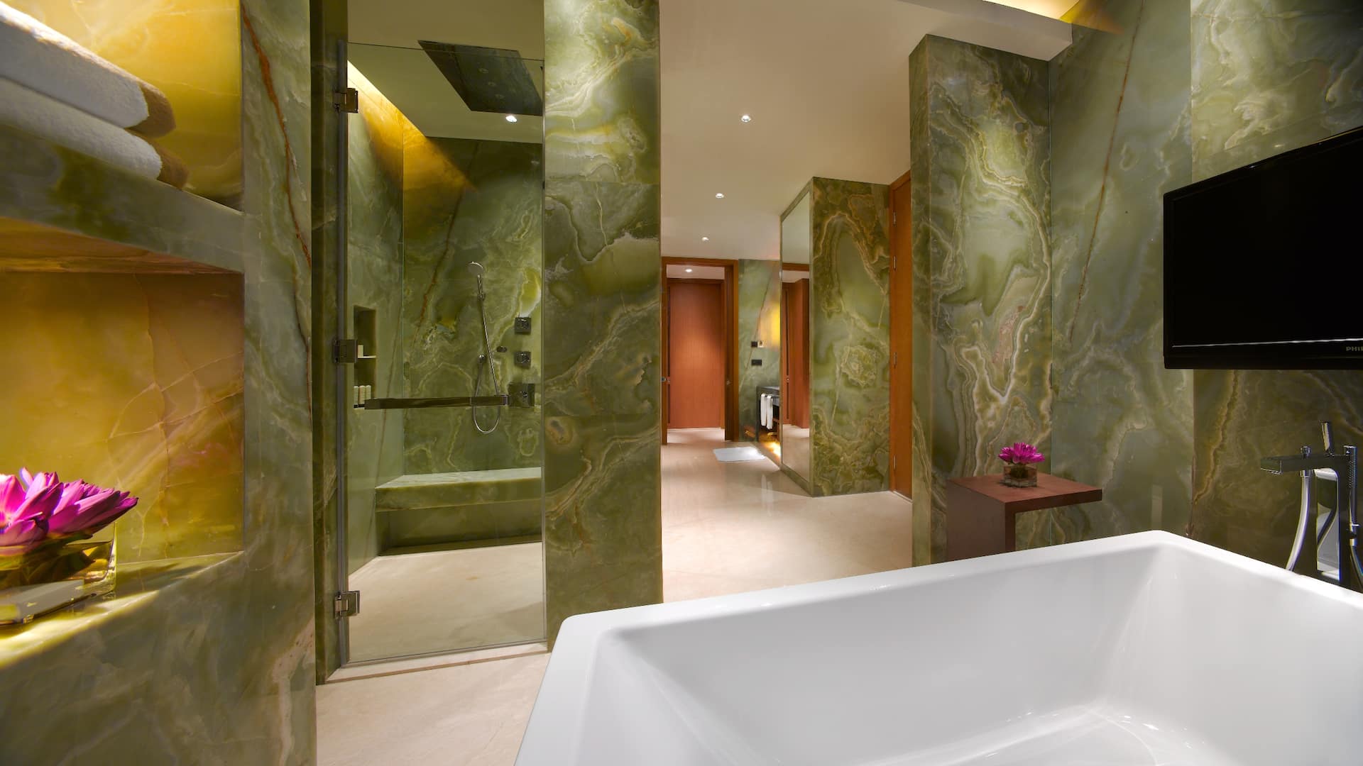 2/3 Hyatt Regency Guiyang Chairman Suite Bathroom
